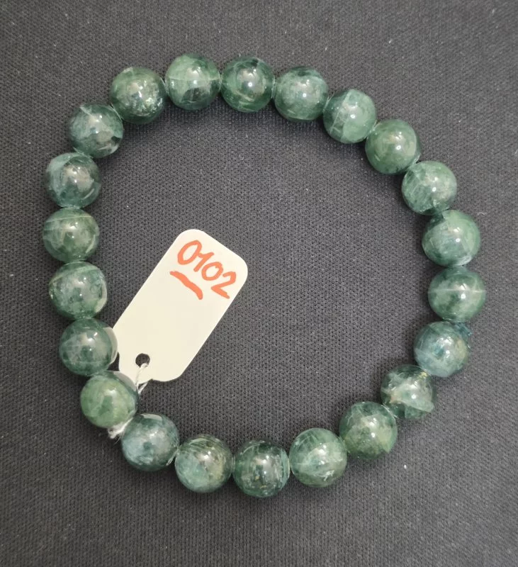 Green Kyanite (กรีน ไคยาไนท์)