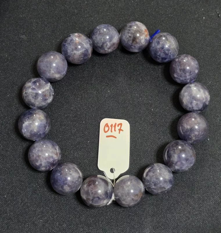 Iolite (ไอโอไลต์)