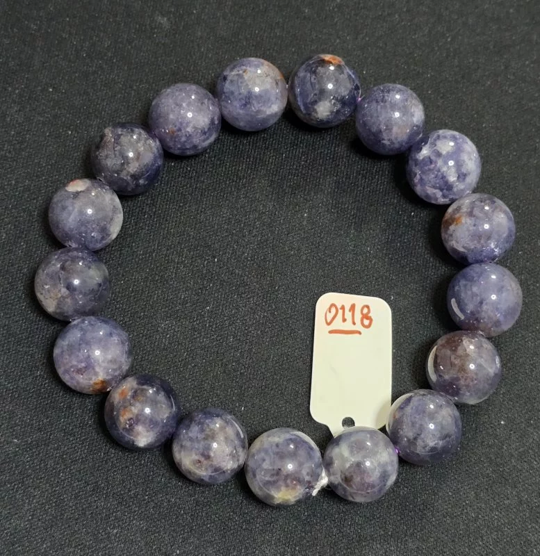 Iolite (ไอโอไลต์)