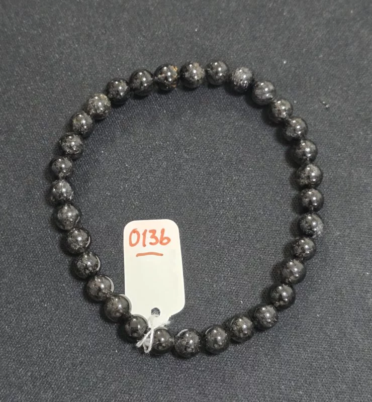 Black Rutilated Quartz (ควอตซ์ไหมสีดำ)