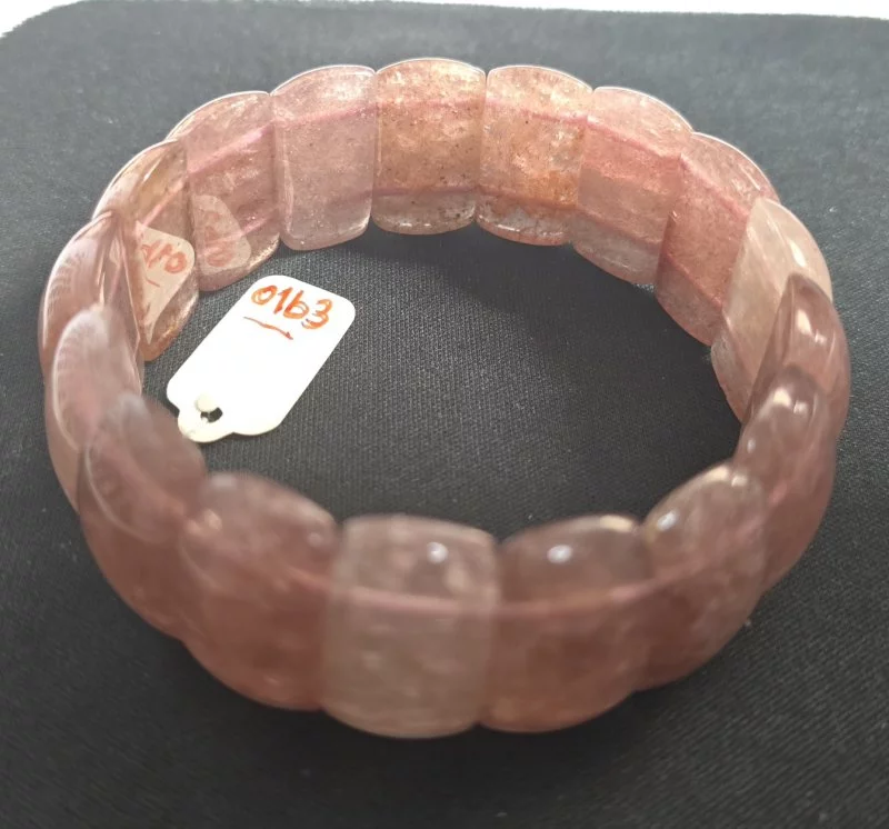 Strawberry Quartz (สตรอเบอร์รี่ ควอตซ์)