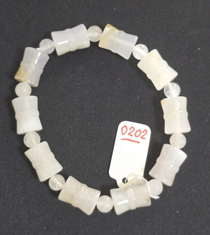 White Jade (หยกขาว)