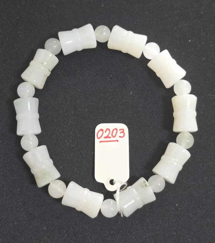 White Jade (หยกขาว)