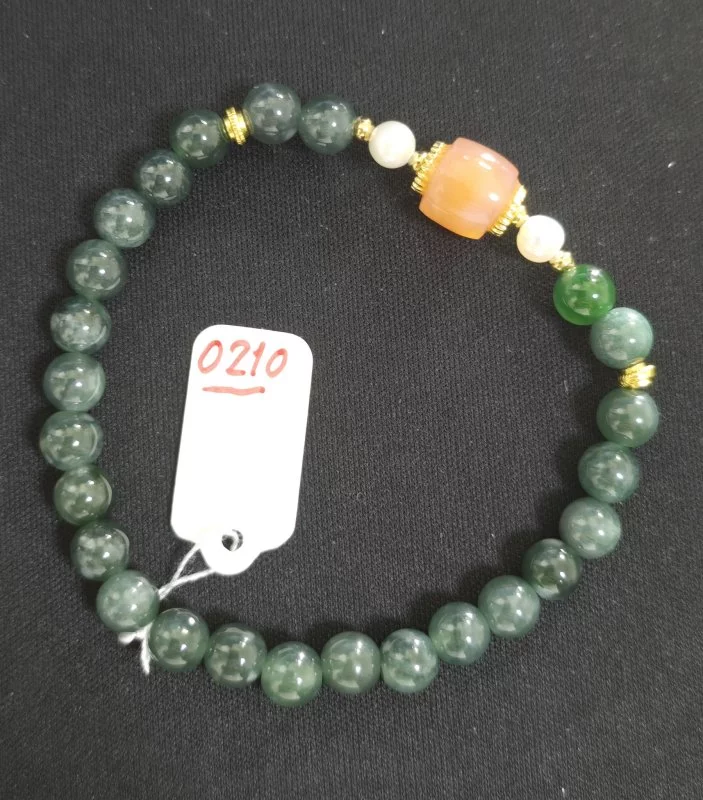 Green Jade (หยกเขียว)