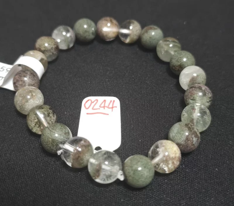 Green Phantom Quartz (แก้วโป่งขามเนื้อโป่งเขียวน้ำใส)