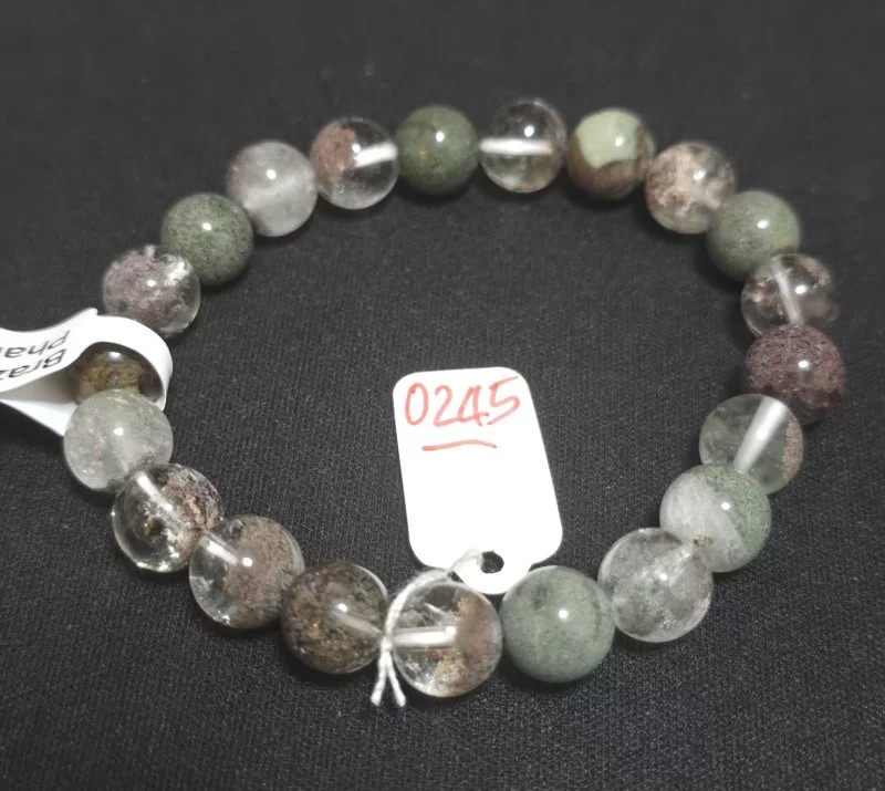 Green Phantom Quartz (แก้วโป่งขามเนื้อโป่งเขียวน้ำใส)