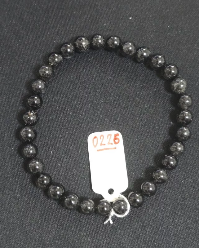 Black Rutilated Quartz (ควอตซ์ไหมสีดำ)