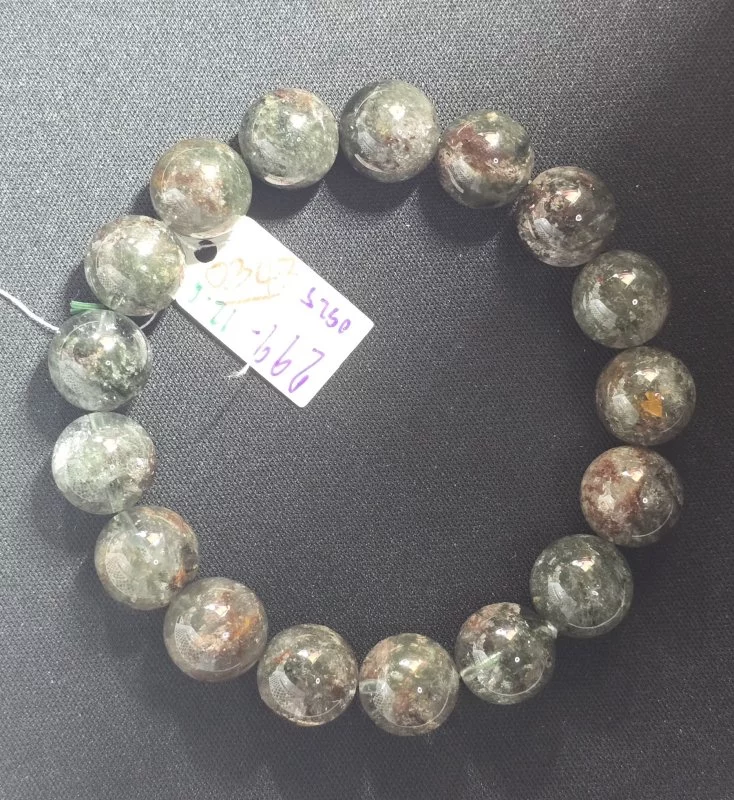 Green Phantom Quartz (แก้วโป่งขามเนื้อโป่งเขียวน้ำใส)