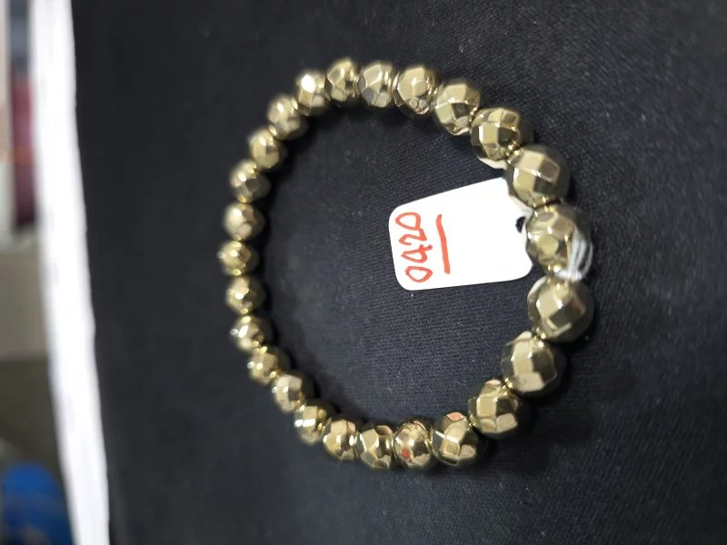 Pyrite (ไพไรต์)
