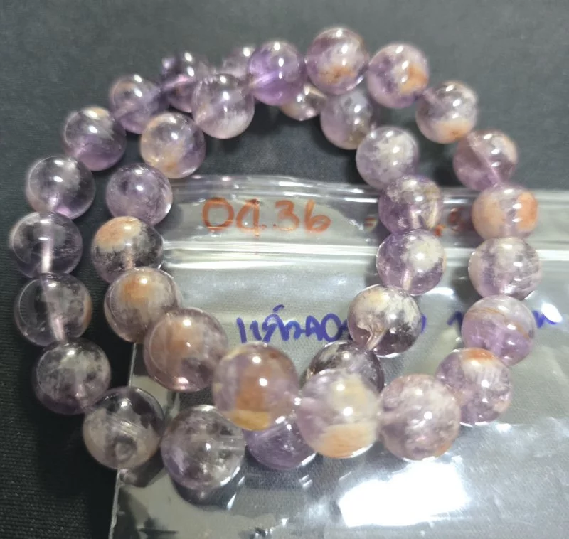 Jom-Nang Quartz (แก้วจอมนาง)