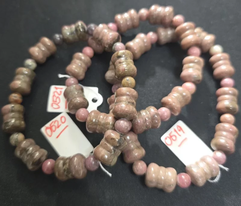 Rhodonite (โรโดไนท์)