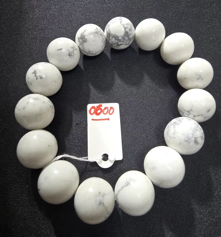 Howlite (ฮาวไลต์)