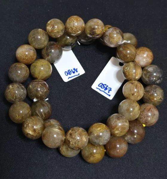 Rutilated Quartz with Phantom (ไหมติดโป่ง)