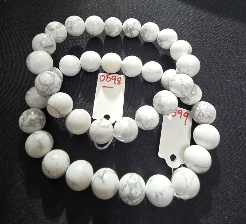 Howlite (ฮาวไลต์)