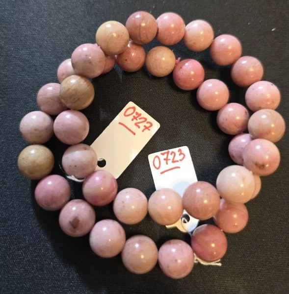 Rhodonite (โรโดไนท์)