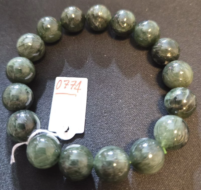 Green Rutilated Quartz (ไหมเขียว)