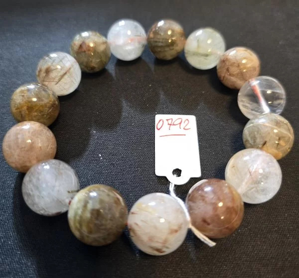 Rutilated Quartz with Phantom (ไหมติดโป่ง)
