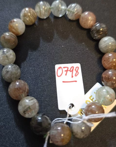 Phan Chan Quartz (แก้วโป่งข่ามพันชั้น)