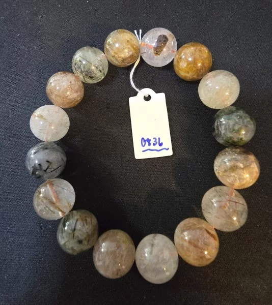 Multi-Rutilated Quartz (มัลติ-รูทิเลต ควอตซ์)