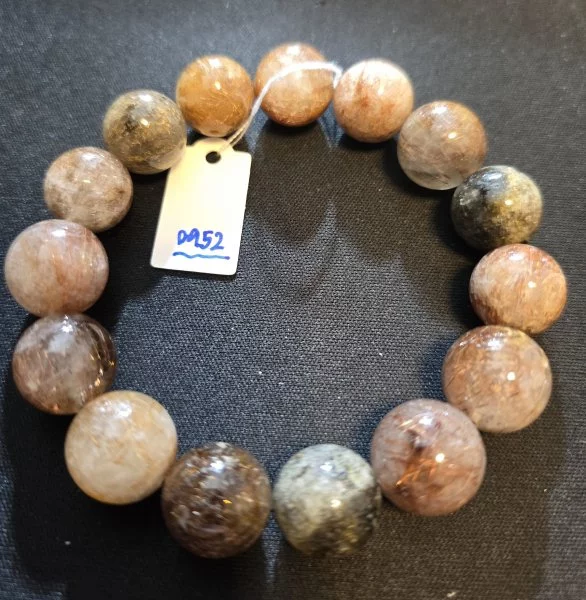 Multi-Rutilated Quartz (มัลติ-รูทิเลต ควอตซ์)