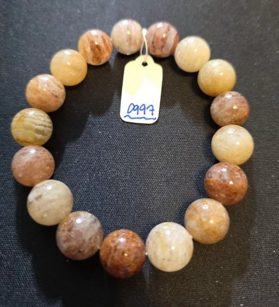 Phan Chan Quartz (แก้วโป่งข่ามพันชั้น)