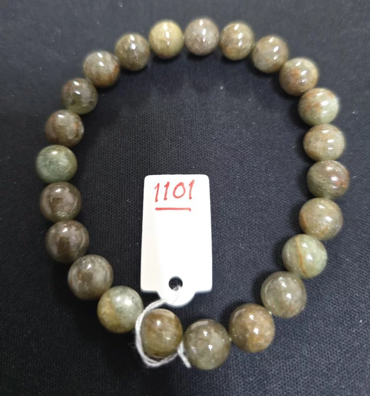 Green Kyanite (กรีน ไคยาไนท์)
