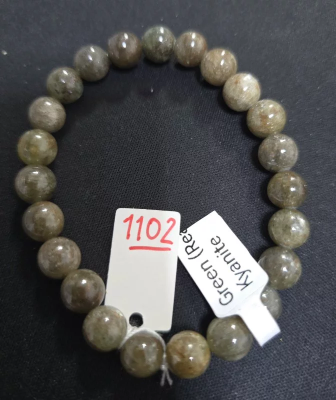 Green Kyanite (กรีน ไคยาไนท์)