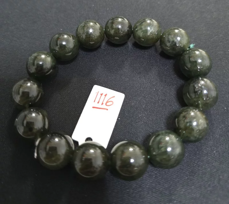 Green Rutilated Quartz (ไหมเขียว)