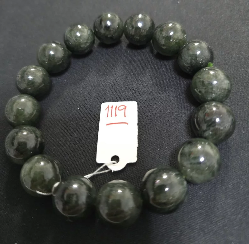 Green Rutilated Quartz (ไหมเขียว)