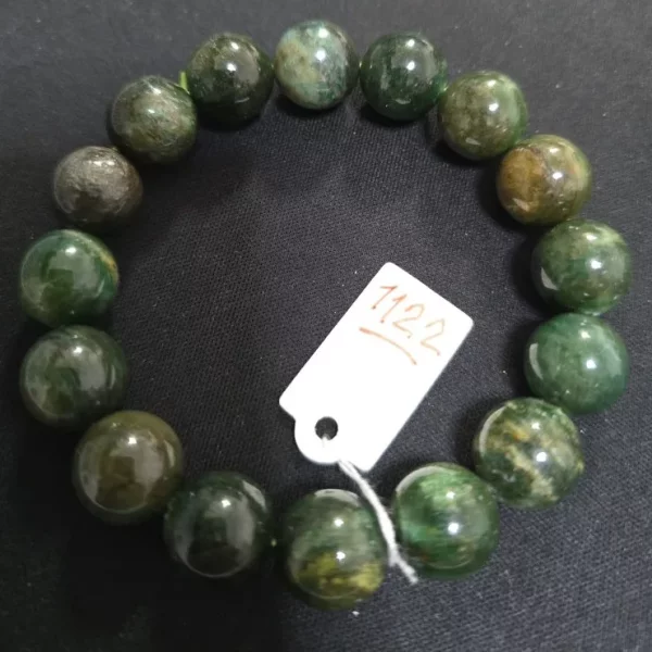 Green Phantom Quartz (แก้วโป่งขามเนื้อโป่งเขียวน้ำใส)