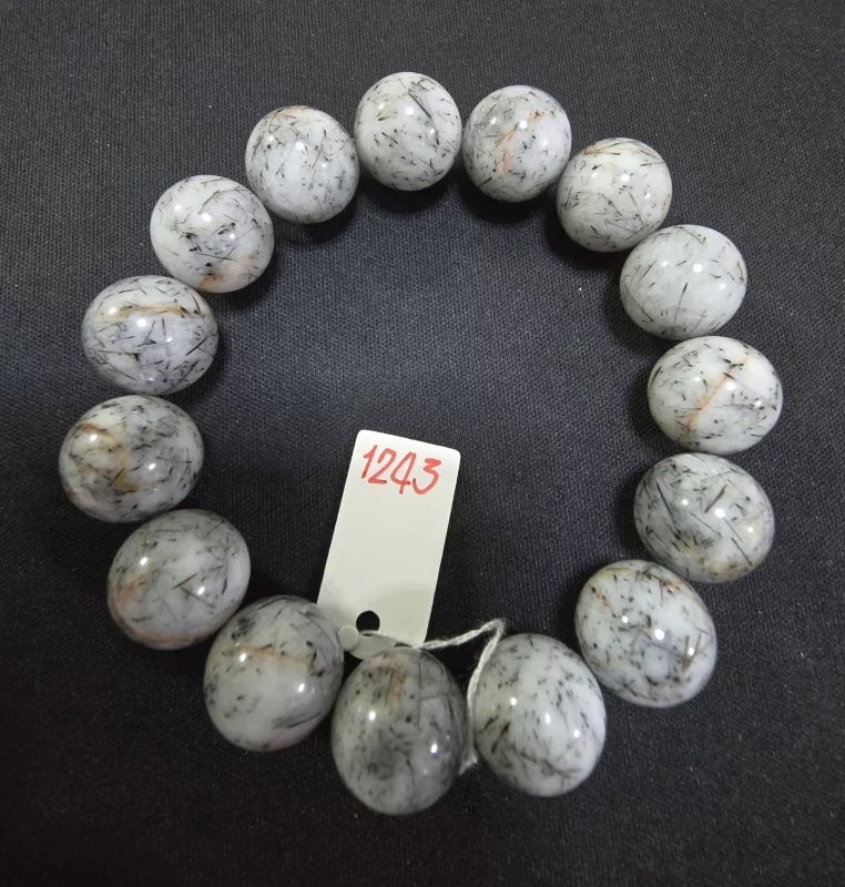 Milky Quartz with Black Tourmaline Rutilated (แก้วขนเหล็กน้ำนม)