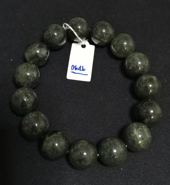 Green Rutilated Quartz (ไหมเขียว)