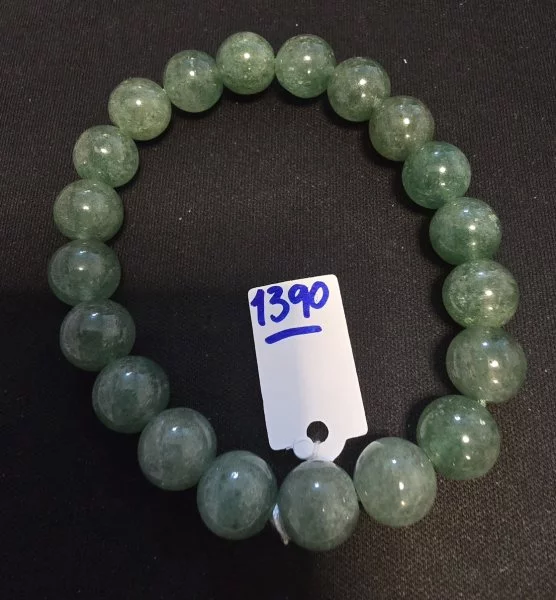 Green Strawberry Quartz (กรีน สตรอว์เบอร์รี ควอตซ์)