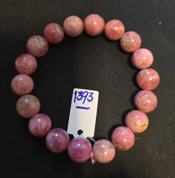 Rhodonite (โรโดไนท์)