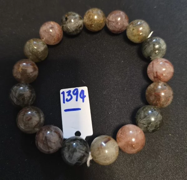 Multi-Rutilated Quartz (มัลติ-รูทิเลต ควอตซ์)