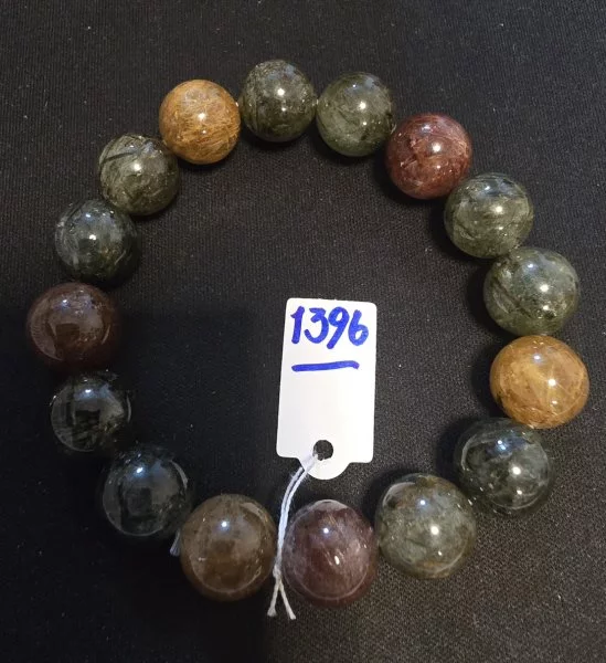 Multi-Rutilated Quartz (มัลติ-รูทิเลต ควอตซ์)