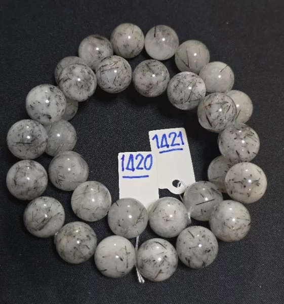 Milky Quartz with Black Tourmaline Rutilated (แก้วขนเหล็กน้ำนม)