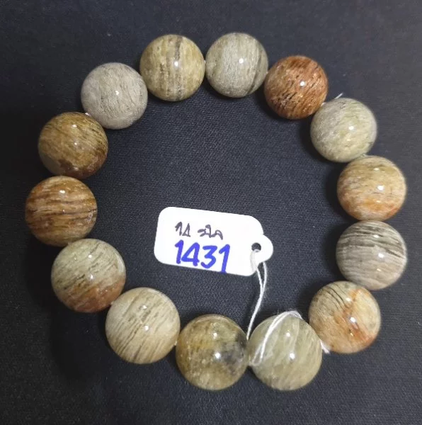 Phan Chan Quartz (แก้วโป่งข่ามพันชั้น)