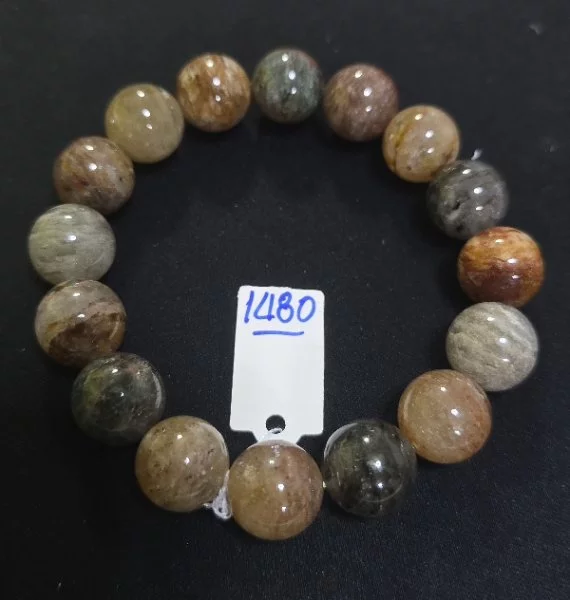 Phantom Quartz (ควอตซ์เงา)