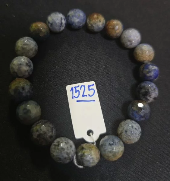 Dumortierite (ดูมอเทียไรต์)