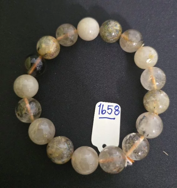 Golden Rutilated Quartz (ไหมเศรษฐี)