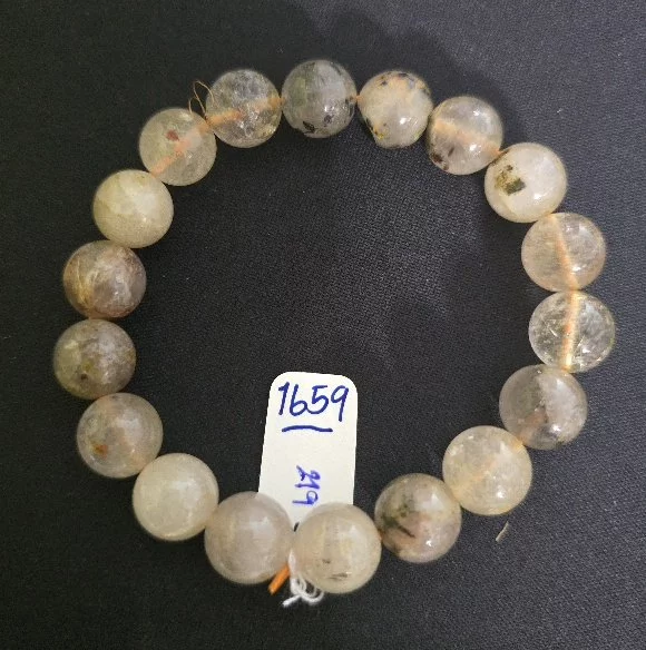 Golden Rutilated Quartz (ไหมเศรษฐี)