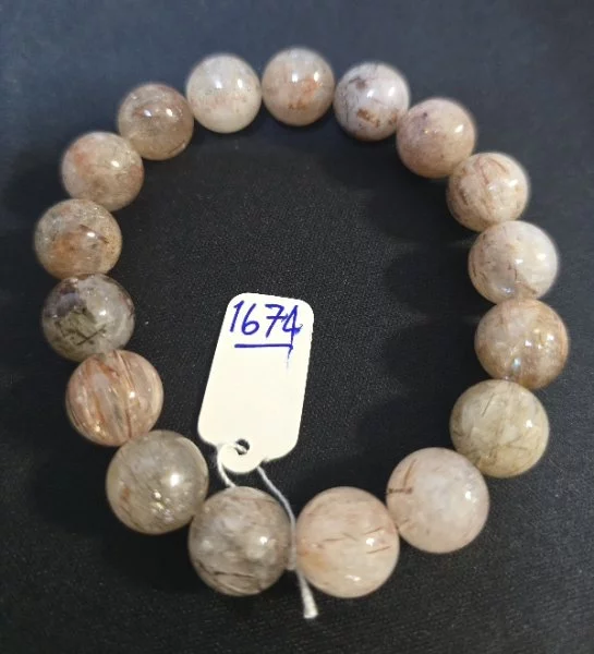 Golden Rutilated Quartz (ไหมเศรษฐี)
