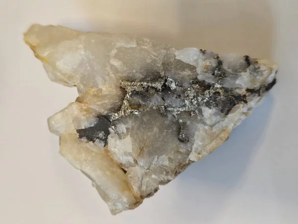 Pyrite (ไพไรต์)