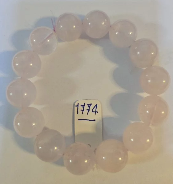 Strawberry Quartz (สตรอเบอร์รี่ ควอตซ์)