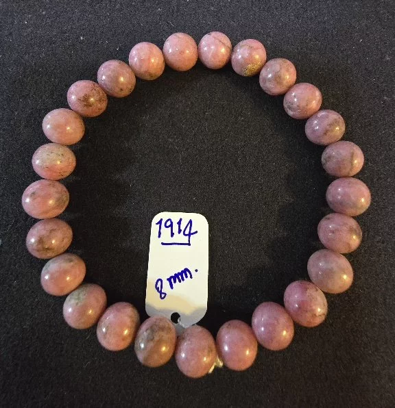 Rhodonite (โรโดไนท์)