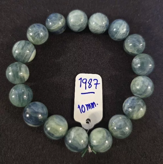 Green Kyanite (กรีน ไคยาไนท์)