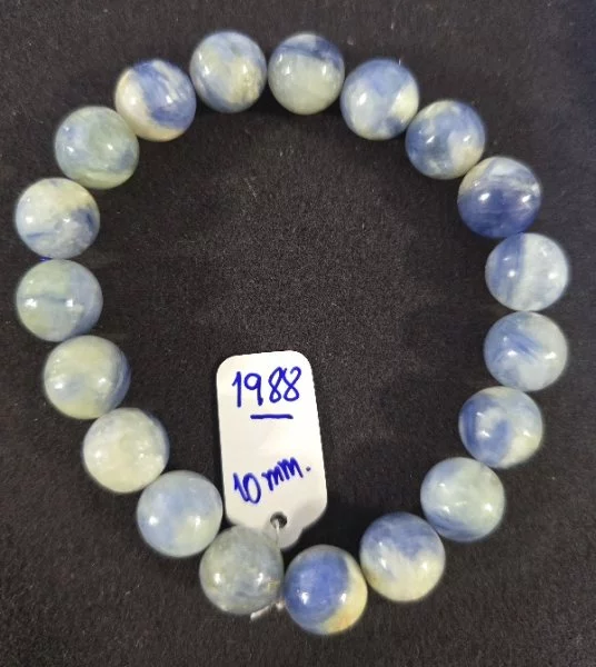 Blue Kyanite (บลู ไคยาไนต์)