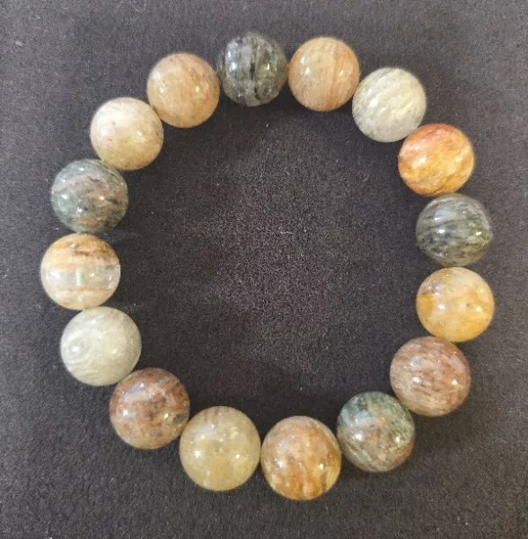 Phan Chan Quartz (แก้วโป่งข่ามพันชั้น)