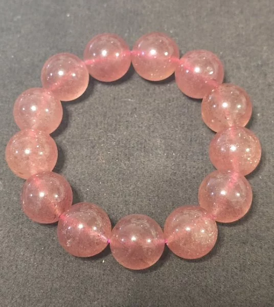 Strawberry Quartz (สตรอเบอร์รี่ ควอตซ์)